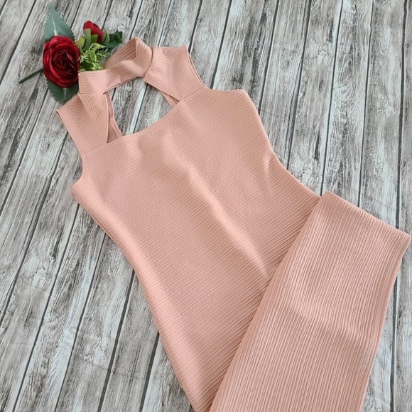 Pink tight dress - Picture 1 of 3